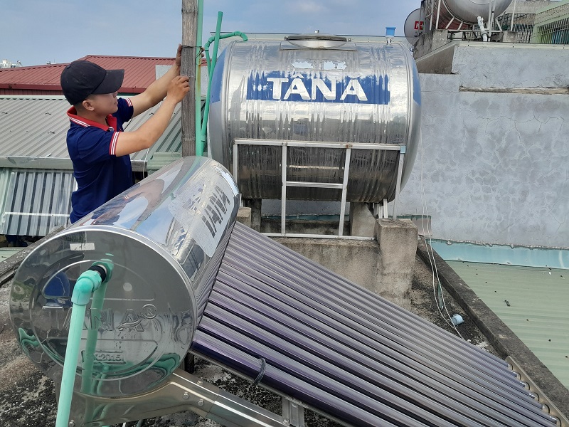 vệ sinh máy nước nóng năng lượng mặt trời thanh hóa